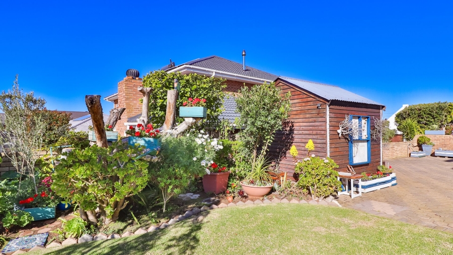 5 Bedroom Property for Sale in Stilbaai Wes Western Cape
